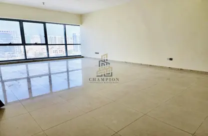 Empty Room image for: Apartment - 2 Bedrooms - 4 Bathrooms for rent in Global Tower - Electra Street - Abu Dhabi, Image 1