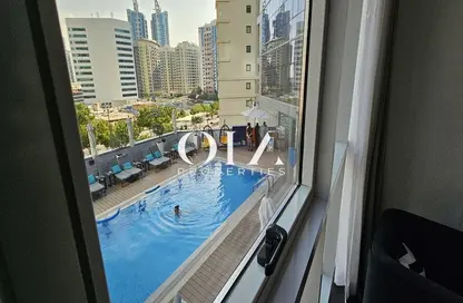 صورة لـ حوض سباحة شقة - 1 حمام للبيع في فندق سكاي سنتر - برشا هايتس (تيكوم) - دبي ، صورة رقم 1