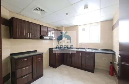 شقة - 2 غرف نوم - 2 حمامات للايجار في تجارية مويلح - الشارقة