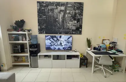 Apartment - 1 Bathroom for rent in Magnolia 1 - Emirates Gardens 2 - Jumeirah Village Circle - Dubai