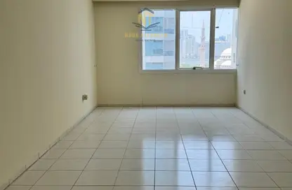 Apartment - 1 Bedroom - 2 Bathrooms for rent in Lake Tower - Al Majaz 1 - Al Majaz - Sharjah