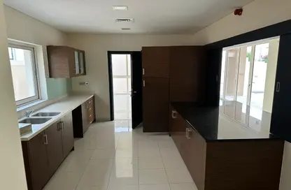 Kitchen image for: Townhouse - 3 Bedrooms - 5 Bathrooms for rent in Veneto - Dubai Waterfront - Dubai, Image 1