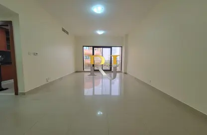 Apartment - 4 Bedrooms - 4 Bathrooms for rent in Golden Sands 9 - Mankhool - Bur Dubai - Dubai