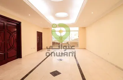 Empty Room image for: Villa - 5 Bedrooms - 7 Bathrooms for rent in Al Musalla Area - Al Karamah - Abu Dhabi, Image 1