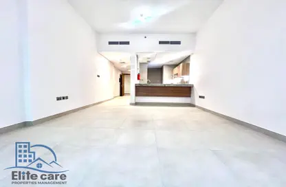 Apartment - Studio - 1 Bathroom for rent in Sama Tower - Electra Street - Abu Dhabi