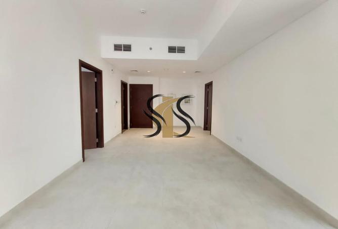 شقة برج إس بي أو في البرشاء: 3 غرف نوم بمرافق ممتازة