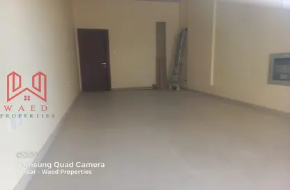 Shop - Studio - 1 Bathroom for rent in Al Karama - Dubai