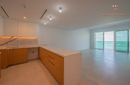 صورة لـ مطبخ شقة - 2 غرف نوم - 2 حمامات للايجار في لا في - مساكن شاطئ الجميرا - دبي ، صورة رقم 1