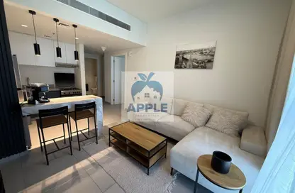 شقة - غرفة نوم - 2 حمامات للبيع في إيست فييليدج - الجادة - الشارقة