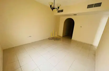 شقة - غرفة نوم - 2 حمامات للايجار في مجمع مويلح - تجارية مويلح - الشارقة