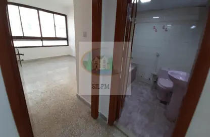 صورة لـ حمام شقة - 2 غرف نوم - 2 حمامات للايجار في الخالدية - أبوظبي ، صورة رقم 1
