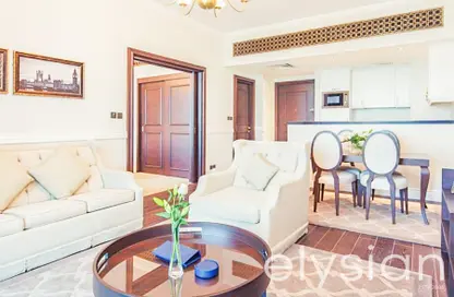 Living / Dining Room image for: Apartment - 1 Bedroom - 2 Bathrooms for rent in Dukes The Palm - Palm Jumeirah - Dubai, Image 1