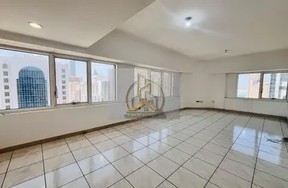 Apartment - 3 Bedrooms - 3 Bathrooms for rent in Hamdan Street - Abu Dhabi