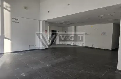 Retail - Studio - 1 Bathroom for rent in Capital Golden Tower - Business Bay - Dubai