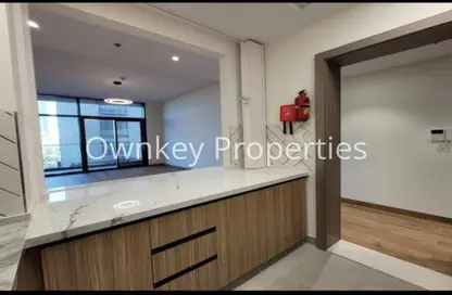 شقة - غرفة نوم - 2 حمامات للايجار في زا ويفز ريسدنس - منخول - بر دبي - دبي