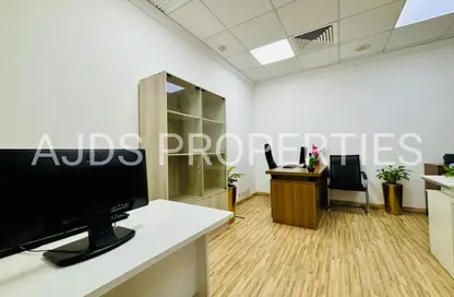 Office Space - Studio - 1 Bathroom for rent in Al Fajer Complex - Oud Metha - Bur Dubai - Dubai