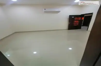صورة لـ غرفة فارغة شقة - 1 حمام للايجار في مدينة محمد بن زايد - أبوظبي ، صورة رقم 1