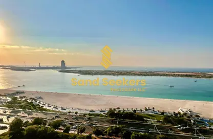Apartment - 4 Bedrooms - 5 Bathrooms for rent in Wave tower - Corniche Road - Abu Dhabi