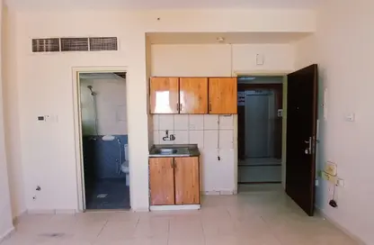 شقة - 1 حمام للايجار في النباعة - الشارقة شقة - 1 حمام للايجار في النباعة - الشارقة