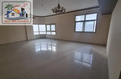 Apartment - 3 Bedrooms - 4 Bathrooms for rent in New Al Taawun Road - Al Taawun - Sharjah