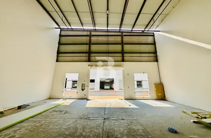 Warehouse - Studio for rent in Dubai Investment Park (DIP) - Dubai