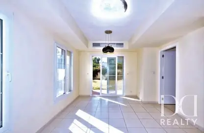 Villa - 2 Bedrooms - 3 Bathrooms for rent in Springs 12 - The Springs - Dubai