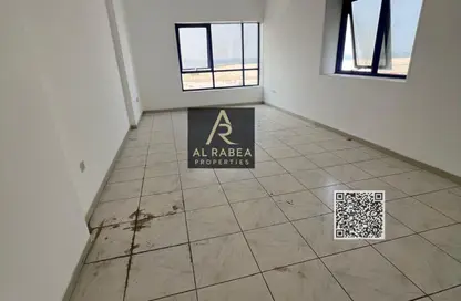 شقة - 2 غرف نوم - 2 حمامات للايجار في مساكن كورنيش عجمان - طريق كورنيش عجمان - عجمان