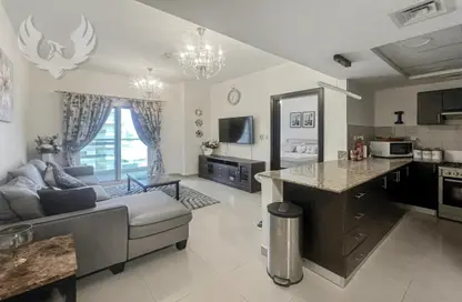 شقة - غرفة نوم - 2 حمامات للايجار في المساكن الحمراء - مدينة دبي الرياضية - دبي