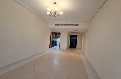 Apartment - 3 Bedrooms - 3 Bathrooms for rent in 21st Century Tower - Sheikh Zayed Road - Dubai