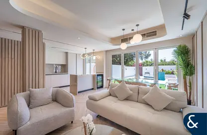 Villa - 2 Bedrooms - 3 Bathrooms for sale in Springs 11 - The Springs - Dubai