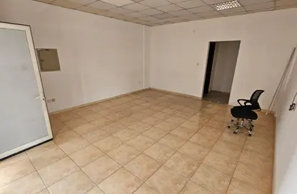Shop - Studio - 1 Bathroom for rent in X24 - England Cluster - International City - Dubai