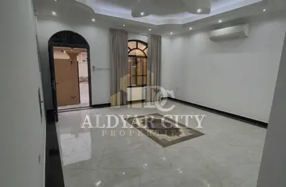فيلا - 5 غرف نوم - 4 حمامات للايجار في الحليو 2 - الحليو - عجمان
