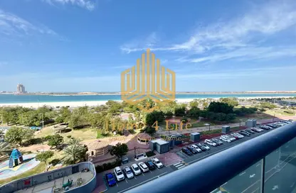 Apartment - 3 Bedrooms - 4 Bathrooms for rent in Wave tower - Corniche Road - Abu Dhabi