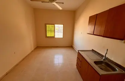 Apartment - Studio - 1 Bathroom for rent in Al Mowaihat 3 - Al Mowaihat - Ajman Apartment - Studio - 1 Bathroom for rent in Al Mowaihat 3 - Al Mowaihat - Ajman