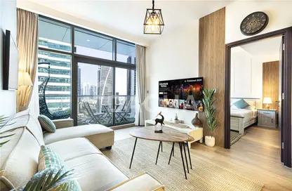 Living Room image for: Apartment - 1 Bedroom - 2 Bathrooms for sale in Indigo Tower - Lake Almas East - Jumeirah Lake Towers - Dubai, Image 1