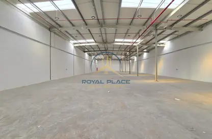Warehouse - Studio - 2 Bathrooms for rent in Umm Ramool - Dubai