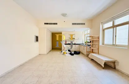Apartment - 1 Bathroom for rent in Mankhool Building - Mankhool - Bur Dubai - Dubai