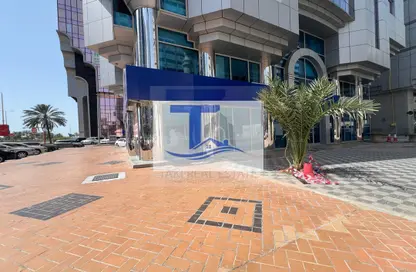 Show Room - Studio for rent in Hamdan Street - Abu Dhabi