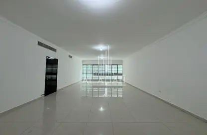 Apartment - 3 Bedrooms - 5 Bathrooms for rent in Al Ahlia tower - Al Khalidiya - Abu Dhabi