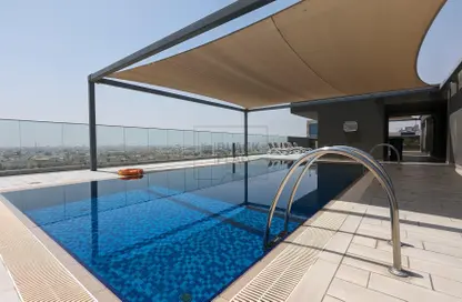 صورة لـ حوض سباحة شقة - 2 غرف نوم - 4 حمامات للايجار في برج ريمان - شاطئ الراحة - أبوظبي ، صورة رقم 1