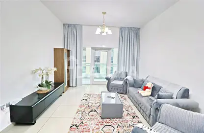 Living Room image for: Apartment - 1 Bedroom - 1 Bathroom for sale in Marina Pinnacle - Dubai Marina - Dubai, Image 1