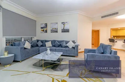 Living Room image for: Apartment - 3 Bedrooms - 4 Bathrooms for rent in Al Khushkar - Shoreline Apartments - Palm Jumeirah - Dubai, Image 1