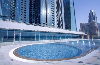 شقة - غرفة نوم - 2 حمامات للايجار في برج السلام - شارع الشيخ زايد - دبي