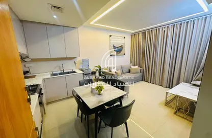 شقة - 3 غرف نوم - 3 حمامات للايجار في دار المجاز - شارع جمال عبد الناصر - المجاز - الشارقة شقة - 3 غرف نوم - 3 حمامات للايجار في دار المجاز - شارع جمال عبد الناصر - المجاز - الشارقة