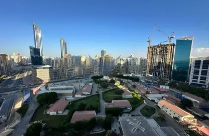 شقة - 2 غرف نوم - 3 حمامات للايجار في وايف تاور - شارع الكورنيش - أبوظبي