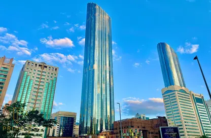 شقة - 4 غرف نوم - 6 حمامات للايجار في برج الصقر الذهبي - شارع حمدان - أبوظبي