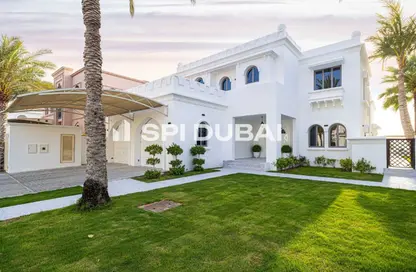 Villa - 4 Bedrooms - 5 Bathrooms for rent in Palm Jumeirah - Dubai