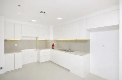 Apartment - 2 Bedrooms - 2 Bathrooms for rent in Zahra Apartments 1B - Zahra Apartments - Town Square - Dubai