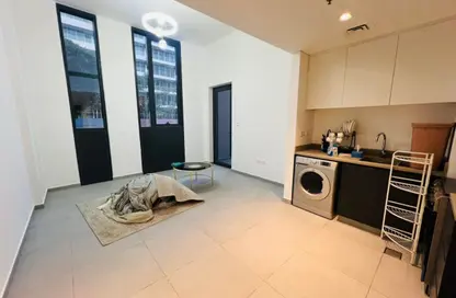 شقة - غرفة نوم - 1 حمام للايجار في إيست فييليدج - الجادة - الشارقة