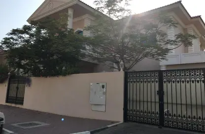 Villa - 5 Bedrooms - 5 Bathrooms for rent in Jumeirah 3 - Jumeirah - Dubai